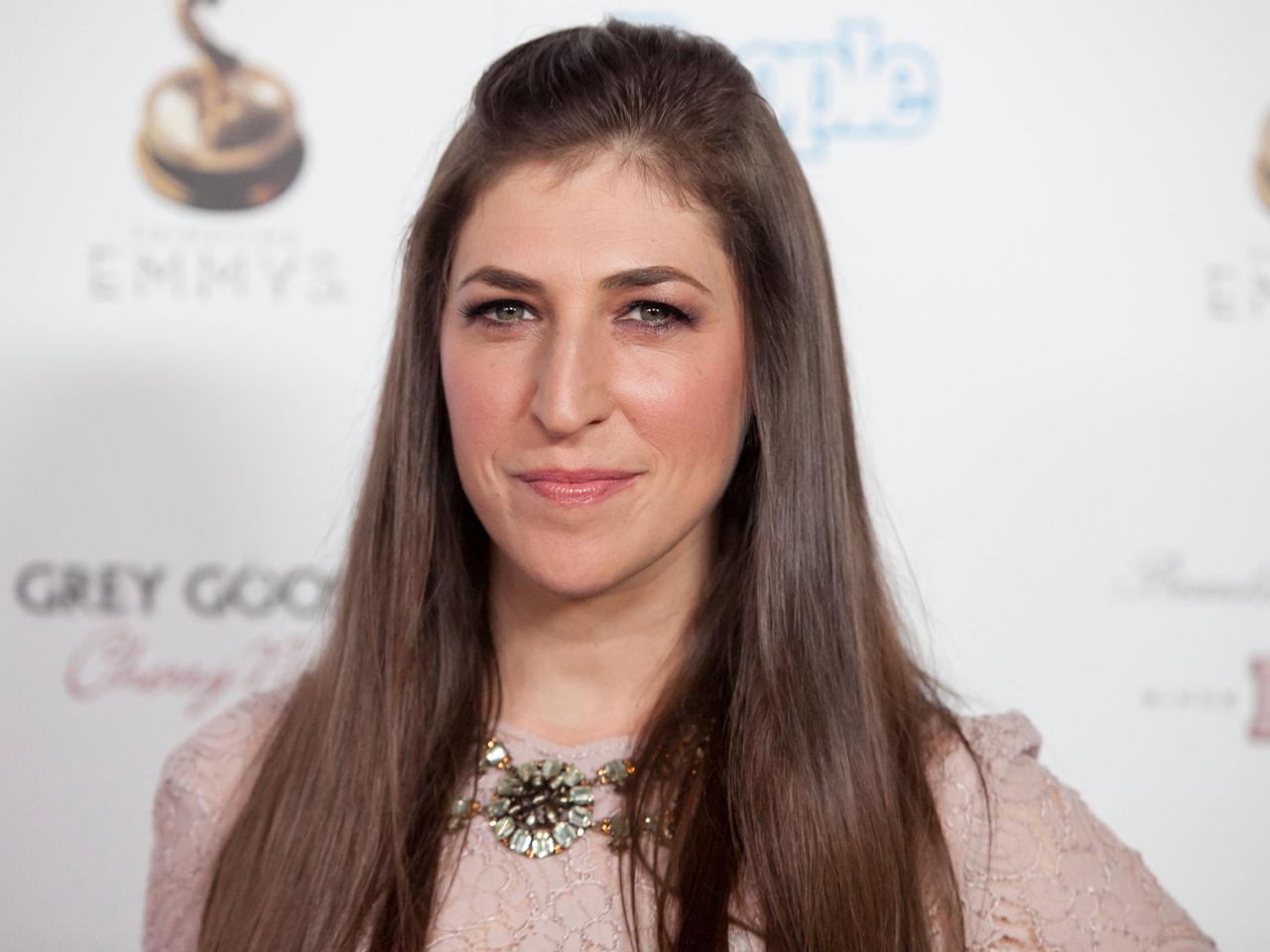 How tall is Mayim Bialik?